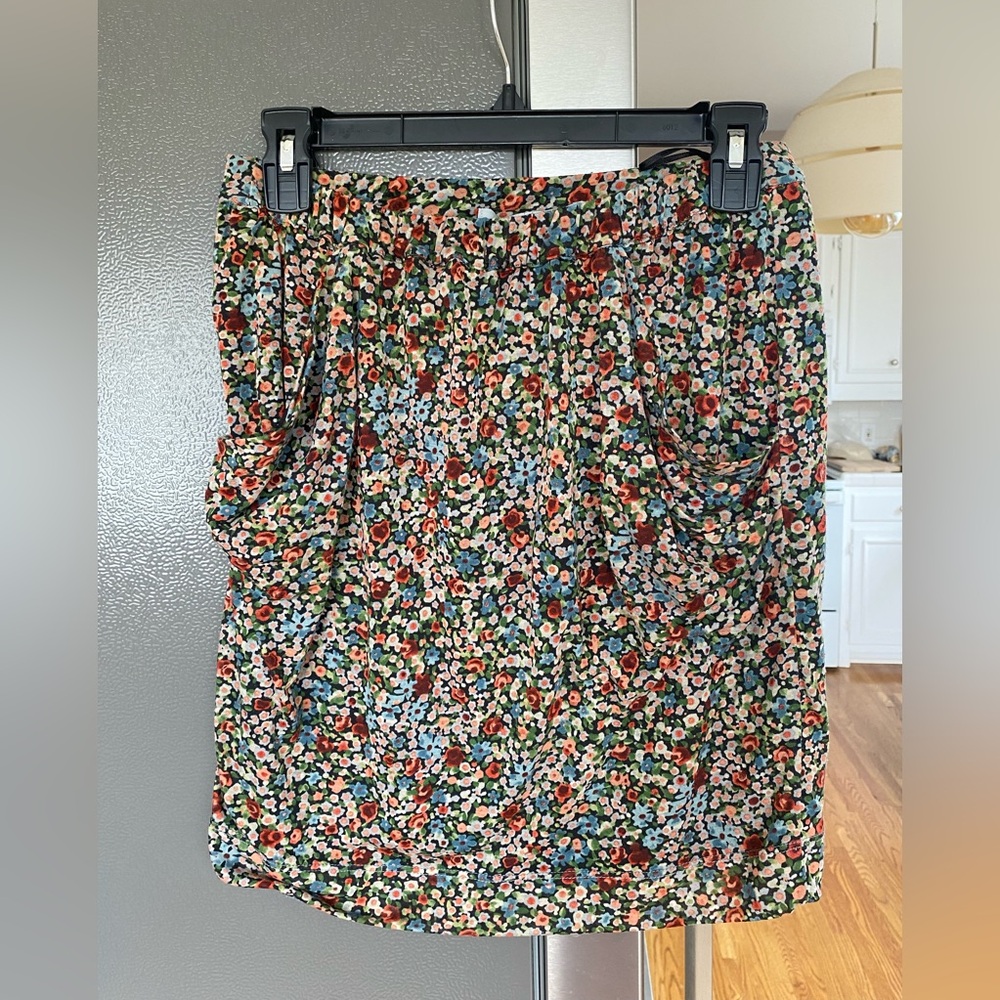Short floral skirt